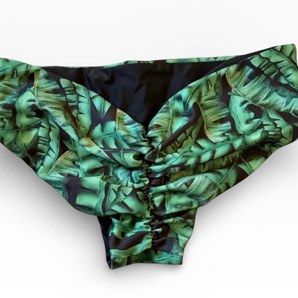 Green tropical leaf print bikini scrunch bottoms